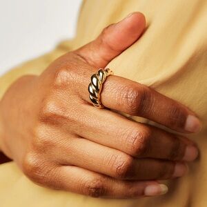 Ana Luisa Gold Twist Ring Rope Bold in Size 8